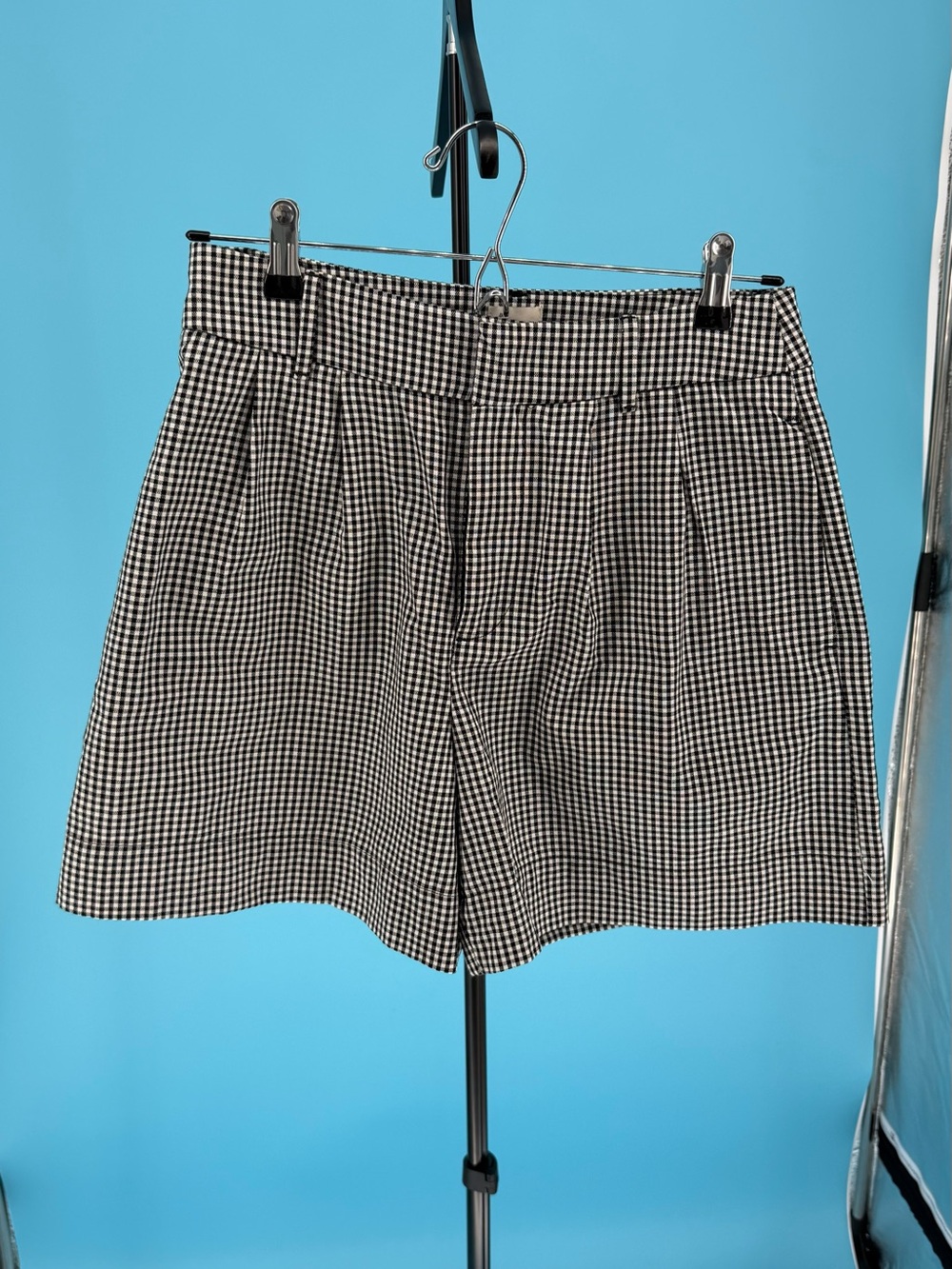 a new day Black & White Gingham High-Waist Women’s Shorts (Size 6)
NWT
